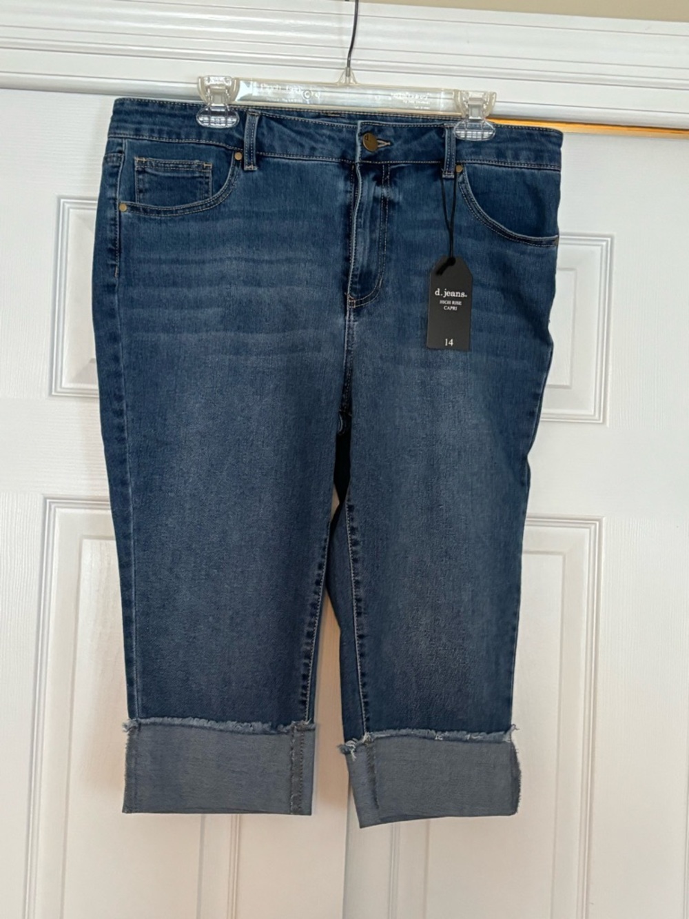 d. jeans Classic Mid-Blue Denim Jeans with Contrast Stitching